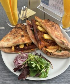 PIZZATÉSZTÁBA TÖLTÖTT FRÉDI-BENI SZELET (80 DKG 2 FŐRE) !!!